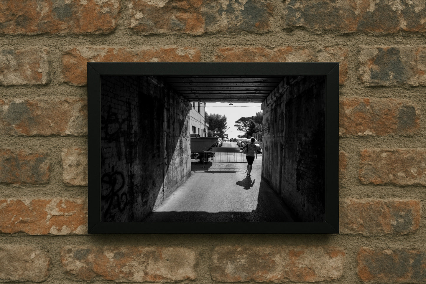 “Tunnel Walk – Urban Contrast Story” 🖤🚶♂️