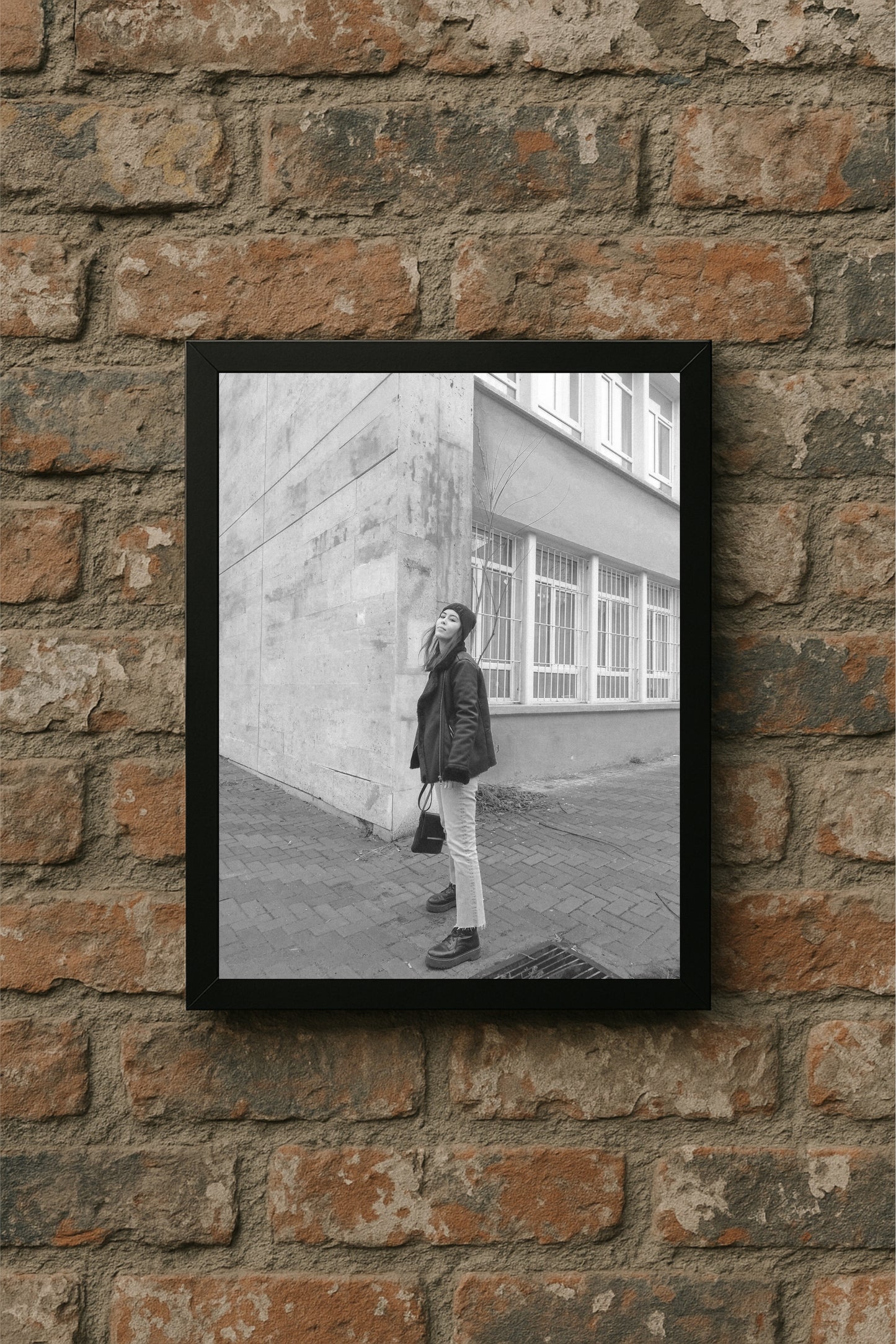 “Corner Calm – Minimal Street Portrait” 🖤📸