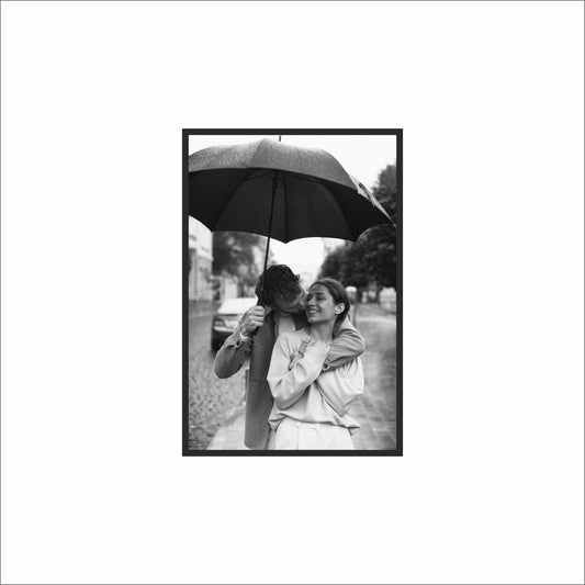 “Rainbound Moments – Cinematic Street Romance” ☔🖤
