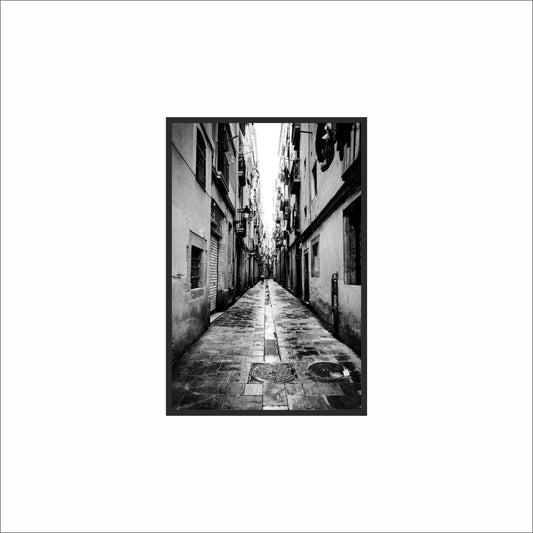 “Narrow Paths – Classic Street Frame” 🖤🏙️