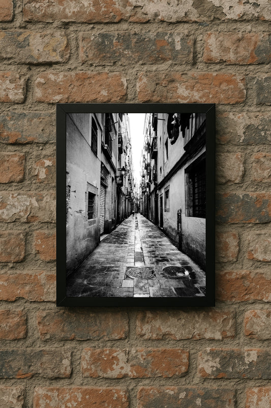 “Narrow Paths – Classic Street Frame” 🖤🏙️