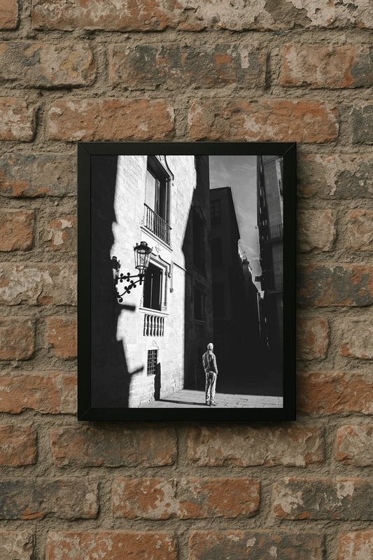 “Shadow Walk – Classic Street Noir Frame” 🖤🌤️