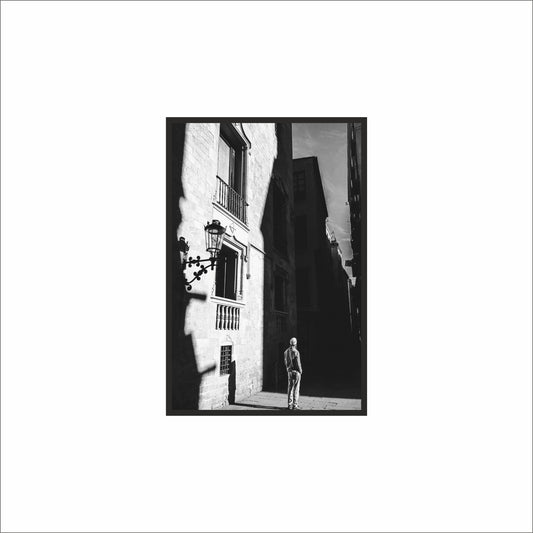 “Shadow Walk – Classic Street Noir Frame” 🖤🌤️