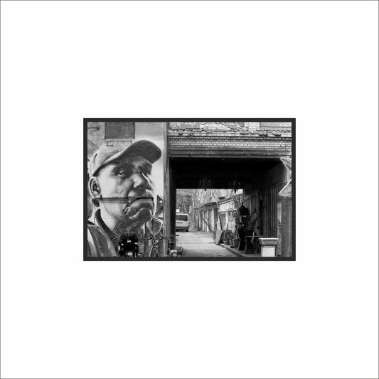 “Alley Perspective – Urban Vision Frame” 🖤🎨