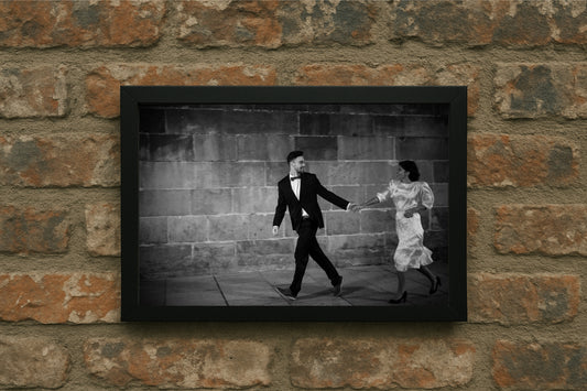 “Chasing Moments – Classic Motion Frame” 🖤✨