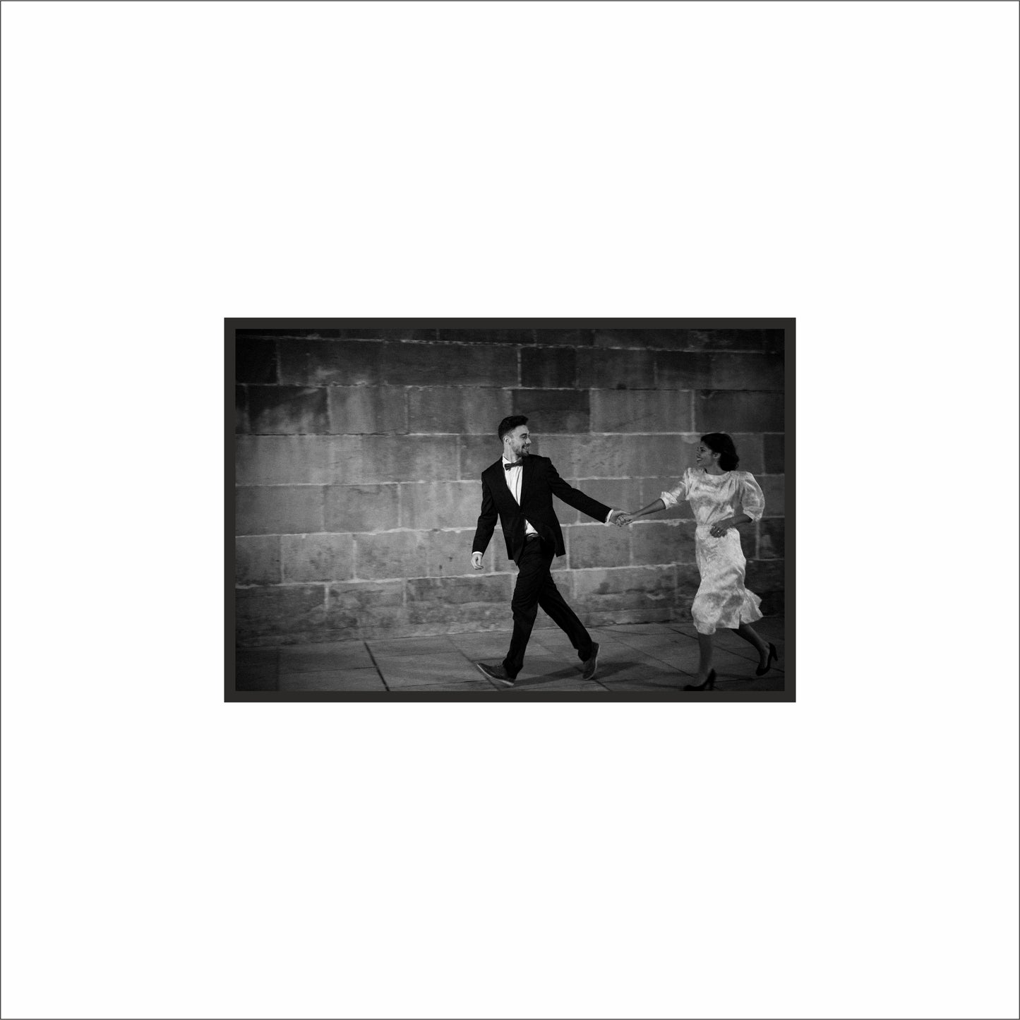 “Chasing Moments – Classic Motion Frame” 🖤✨
