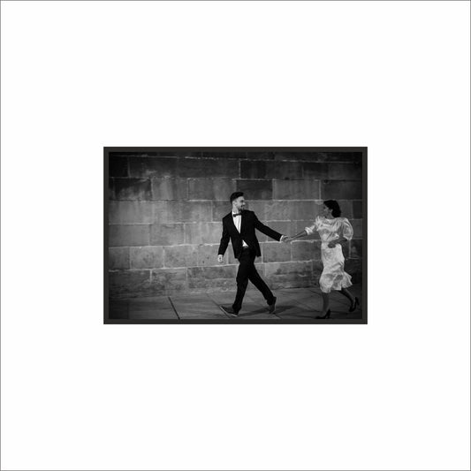 “Chasing Moments – Classic Motion Frame” 🖤✨