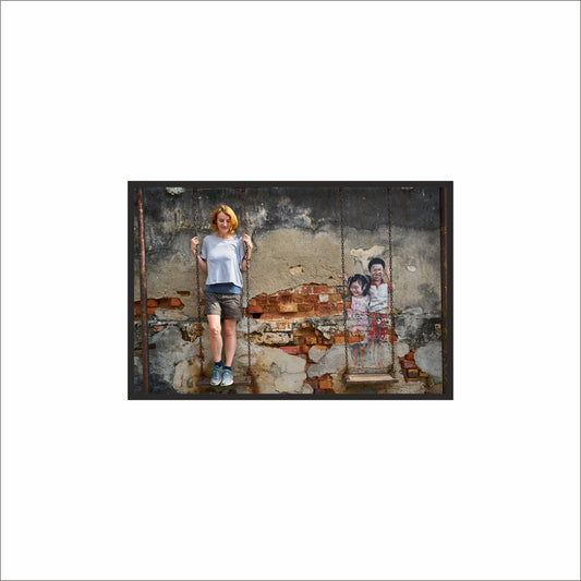 “Street Swing Story – Urban Art Moment” 🎨🖤