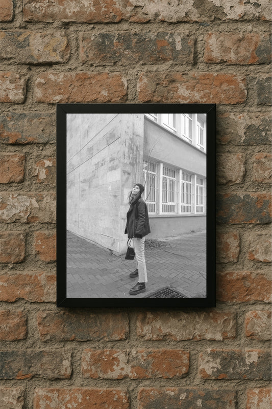 “Corner Calm – Minimal Street Portrait” 🖤📸