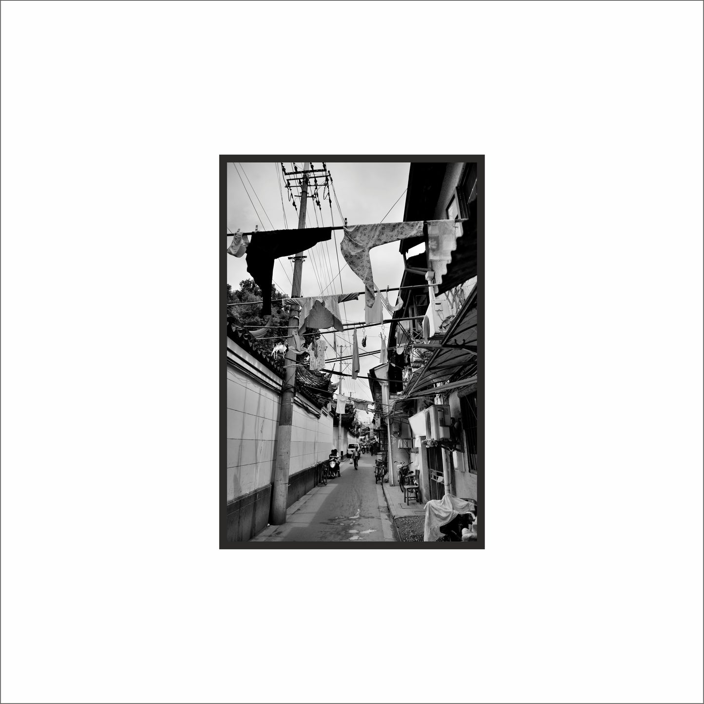 “Alley Threads – Everyday Street Life Frame” 🖤🏙️