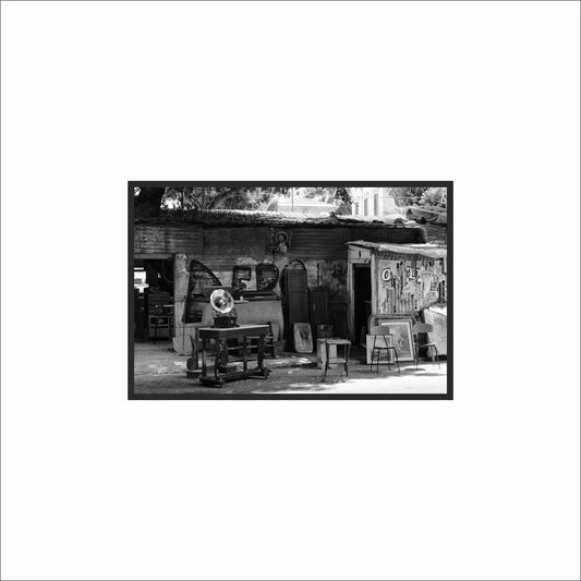 “Vintage Corner Chaos – Retro Street Still” 🖤📻