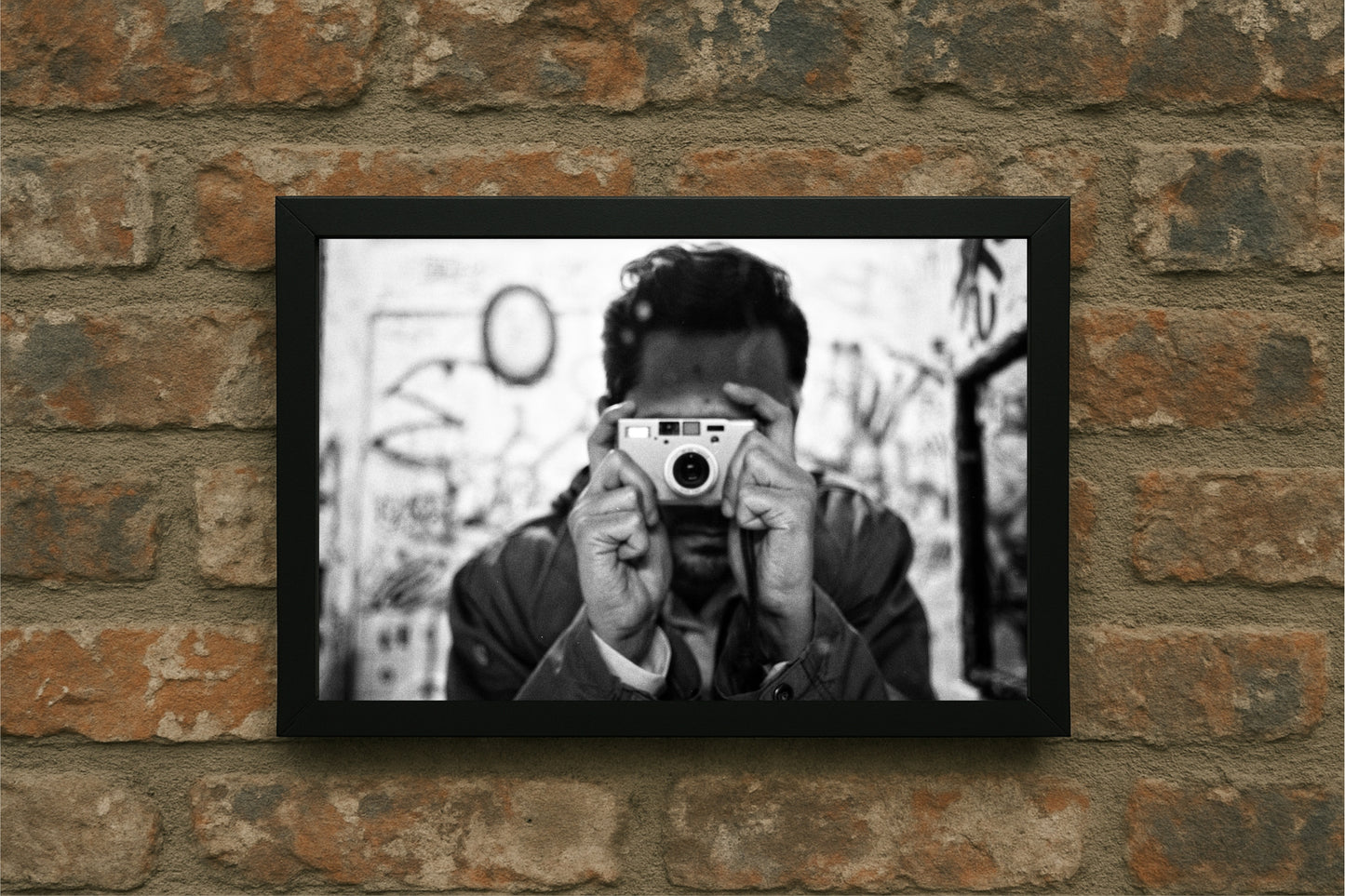 “Focus Frame – Street Portrait Moment” 🖤📷