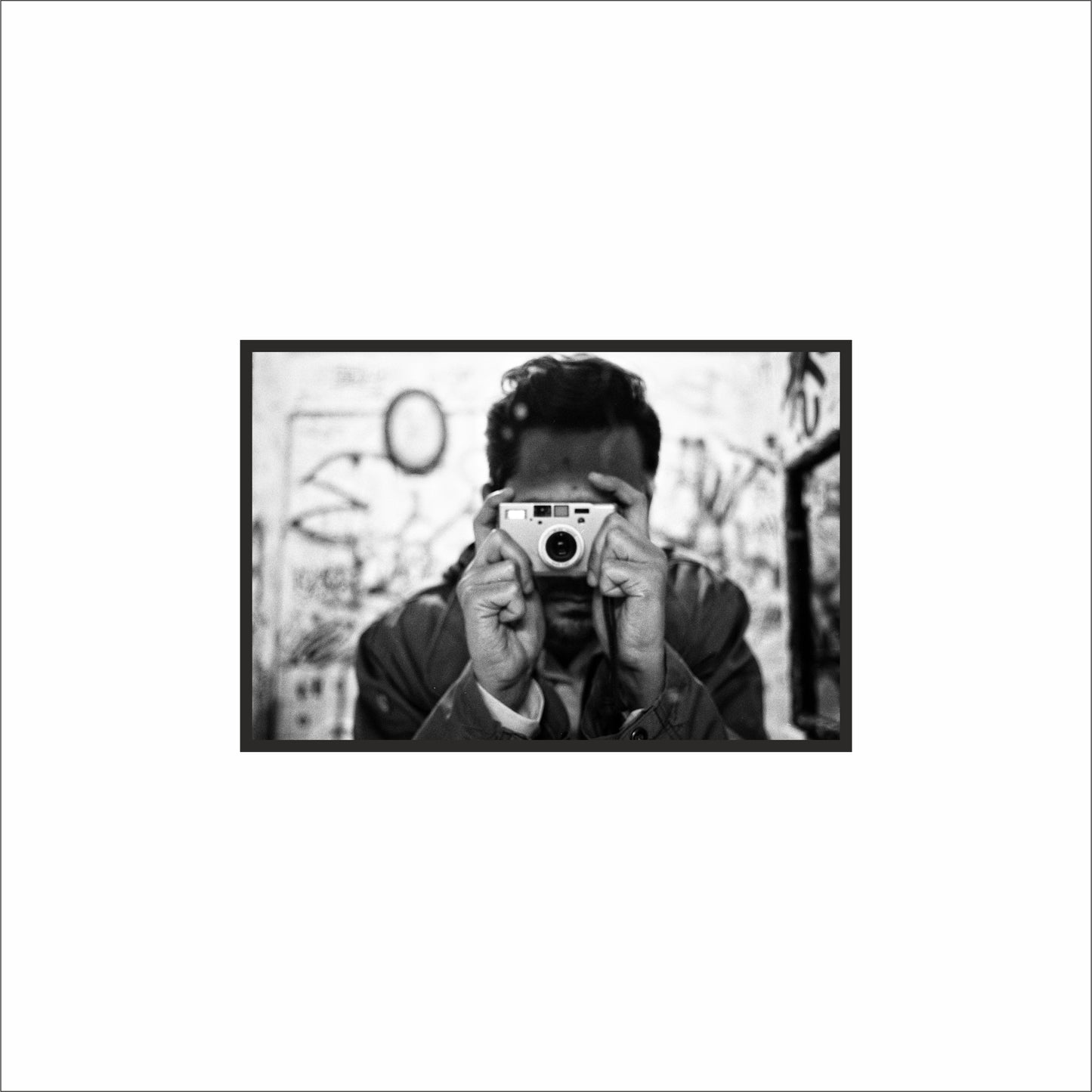 “Focus Frame – Street Portrait Moment” 🖤📷