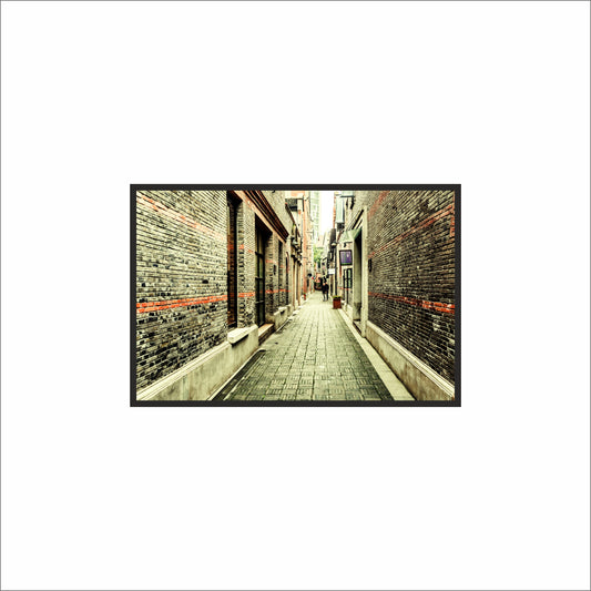 “Old Town Passage – Vintage Alley Frame” 🖤🏙️