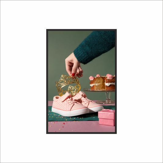 “Little Princess – Pink Crown Sneaker Art Frame” 👑👟✨
