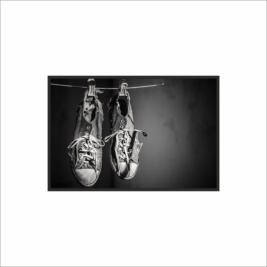 “Worn Stories – Old Hanging Sneaker Art Frame” 🖤👟📸